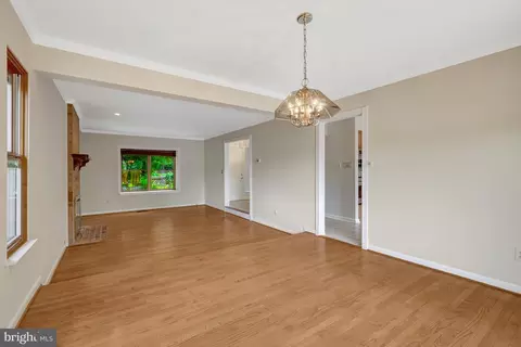 Living - 11088 Glade Ct, Reston, VA 20191 photo 4 of 6