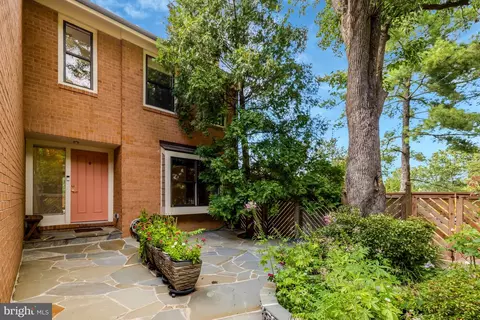 Exterior - 11088 Glade Ct, Reston, VA 20191 photo 3 of 13