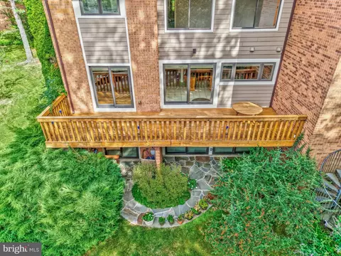 Exterior - 11088 Glade Ct, Reston, VA 20191 photo 11 of 13