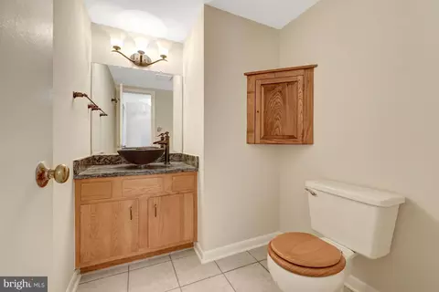Bath - 11088 Glade Ct, Reston, VA 20191 photo 1 of 8