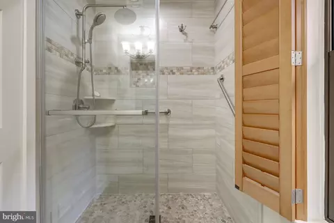 Bath - 11088 Glade Ct, Reston, VA 20191 photo 7 of 8