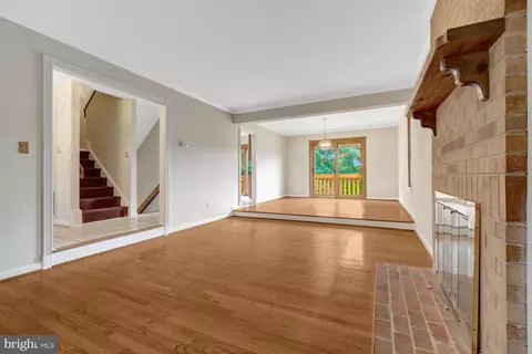 Living - 11088 Glade Ct, Reston, VA 20191 photo 3 of 6