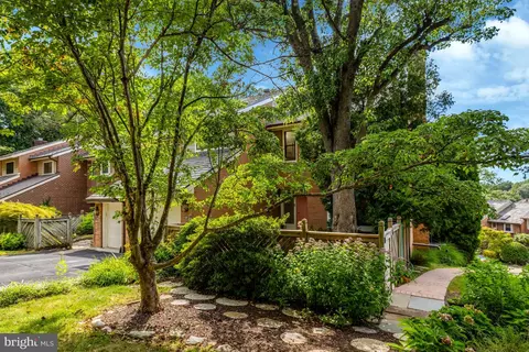 Exterior - 11088 Glade Ct, Reston, VA 20191 photo 2 of 13