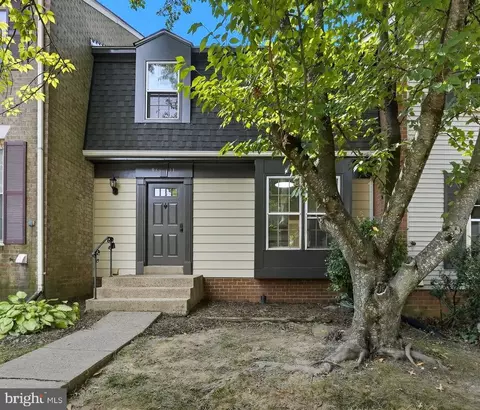 9611 Scotch Haven Dr, Vienna, VA 22181