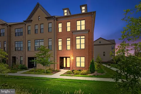 12315 Yellow Buckeye Way, Fairfax, VA 22030
