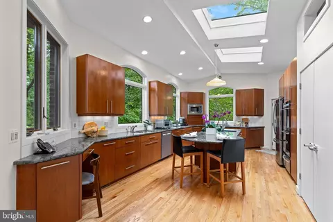 3440 Mansfield Rd, Falls Church, VA 22041