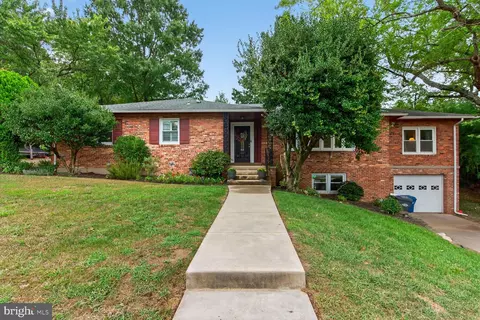 4004 David Ln, Alexandria, VA 22311