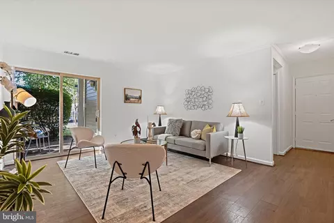 11710 Olde English Dr #11710-B, Reston, VA 20190