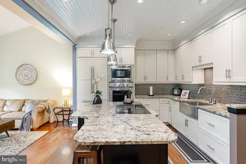 7749 Effingham Sq, Alexandria, VA 22315