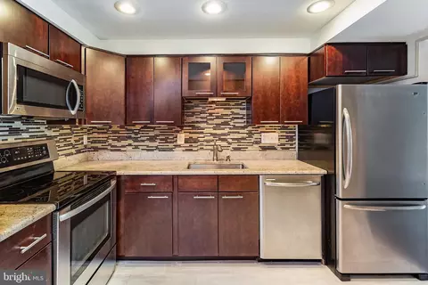 7621 Tremayne Pl #210, Mclean, VA 22102