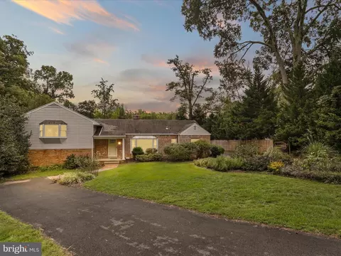 7533 Hollindale, Alexandria, VA 22306