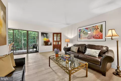 2208 Castle Rock Sq #2B, Reston, VA 20191