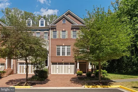 6726 Darrells Grant Pl, Falls Church, VA 22043