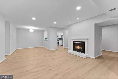 2245 Hunters Run Dr, Reston, VA 20191 photo 10