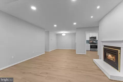 2245 Hunters Run Dr, Reston, VA 20191 photo 11