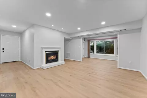 2245 Hunters Run Dr, Reston, VA 20191 photo 9
