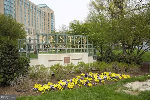 2245 Hunters Run Dr, Reston, VA 20191 photo 45