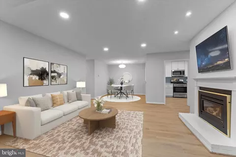 2245 Hunters Run Dr, Reston, VA 20191