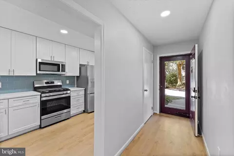 2245 Hunters Run Dr, Reston, VA 20191 photo 6
