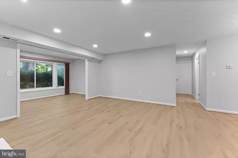 2245 Hunters Run Dr, Reston, VA 20191 photo 7