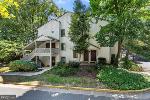 2245 Hunters Run Dr, Reston, VA 20191 photo 3
