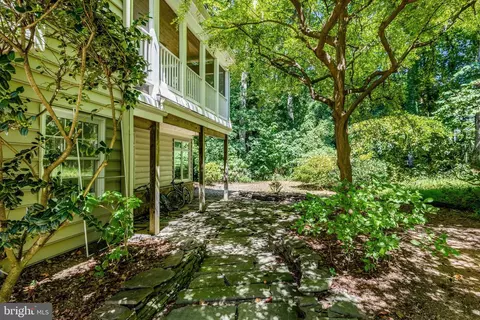 Exterior - 6732 Baron Rd, Mclean, VA 22101 photo 17 of 25