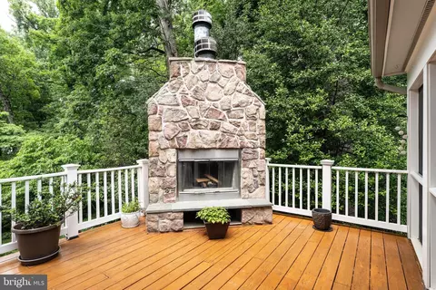 Exterior - 6732 Baron Rd, Mclean, VA 22101 photo 13 of 25