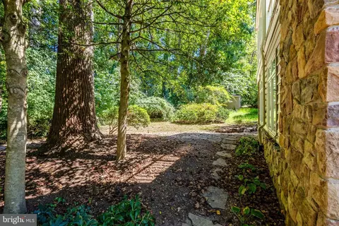 Exterior - 6732 Baron Rd, Mclean, VA 22101 photo 20 of 25