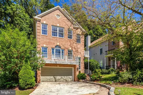 Exterior - 6732 Baron Rd, Mclean, VA 22101 photo 8 of 25