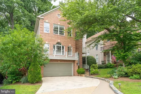 Exterior - 6732 Baron Rd, Mclean, VA 22101 photo 2 of 25