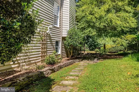 Exterior - 6732 Baron Rd, Mclean, VA 22101 photo 16 of 25