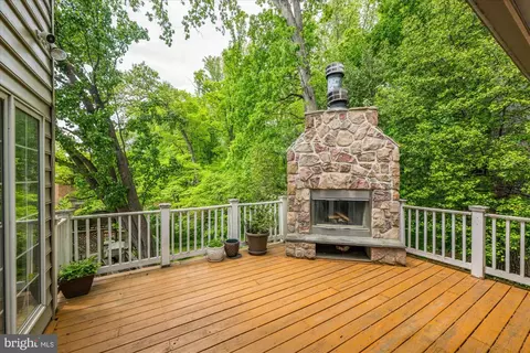Exterior - 6732 Baron Rd, Mclean, VA 22101 photo 5 of 25