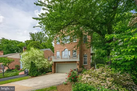 Exterior - 6732 Baron Rd, Mclean, VA 22101 photo 3 of 25