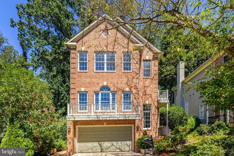 Exterior - 6732 Baron Rd, Mclean, VA 22101 photo 9 of 25
