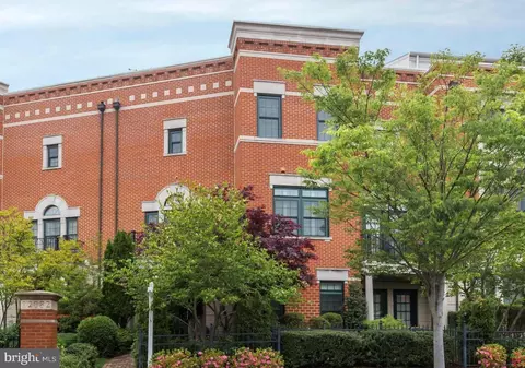 12082 Chancery Station Cir, Reston, VA 20190