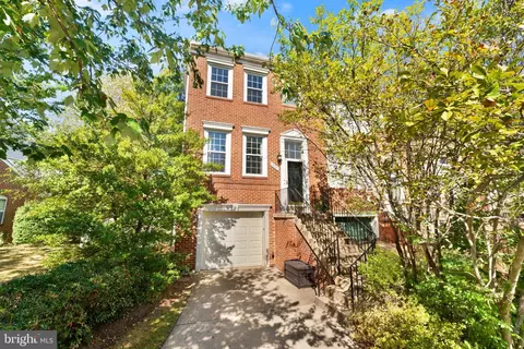 12001 Edgemere Cir, Reston, VA 20190