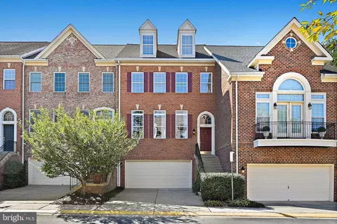 1924 Logan Manor Dr, Reston, VA 20190