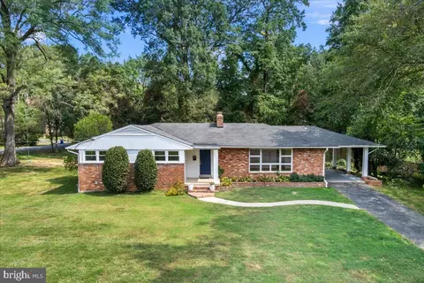 9401 Forest Haven Dr, Alexandria, VA 22309