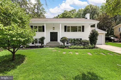 8614 Gateshead Rd, Alexandria, VA 22309