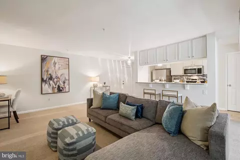 4104 Monument Ct #204, Fairfax, VA 22033