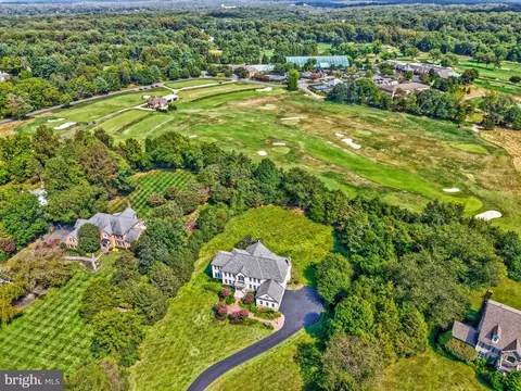 401 Walker Rd, Great Falls, VA 22066