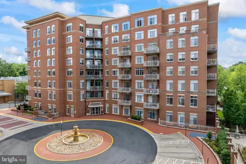 4490 Market Commons Dr #602, Fairfax, VA 22033