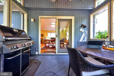 Exterior - 1410 Cedar Ave, Mclean, VA 22101 photo 5 of 9
