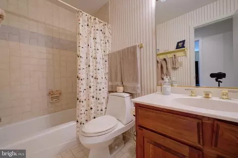 Bath - 1410 Cedar Ave, Mclean, VA 22101 photo 3 of 6