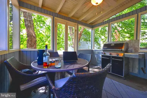 Exterior - 1410 Cedar Ave, Mclean, VA 22101 photo 6 of 9