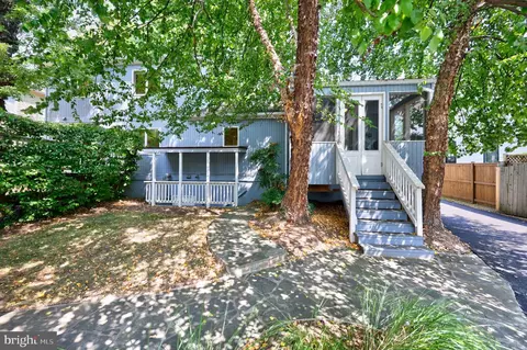 Exterior - 1410 Cedar Ave, Mclean, VA 22101 photo 7 of 9