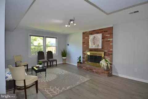 Living - 7103 Galgate Dr, Springfield, VA 22152 photo 7 of 17