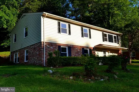 Exterior - 7103 Galgate Dr, Springfield, VA 22152 photo 2 of 7