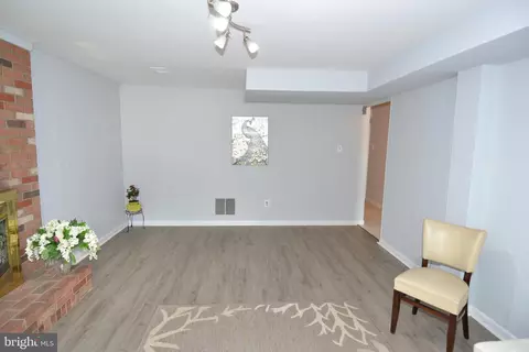 Living - 7103 Galgate Dr, Springfield, VA 22152 photo 15 of 17