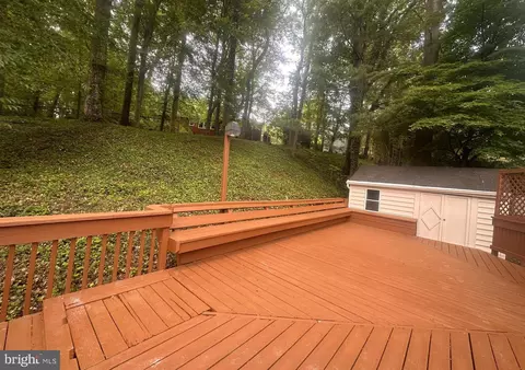 Exterior - 7103 Galgate Dr, Springfield, VA 22152 photo 4 of 7